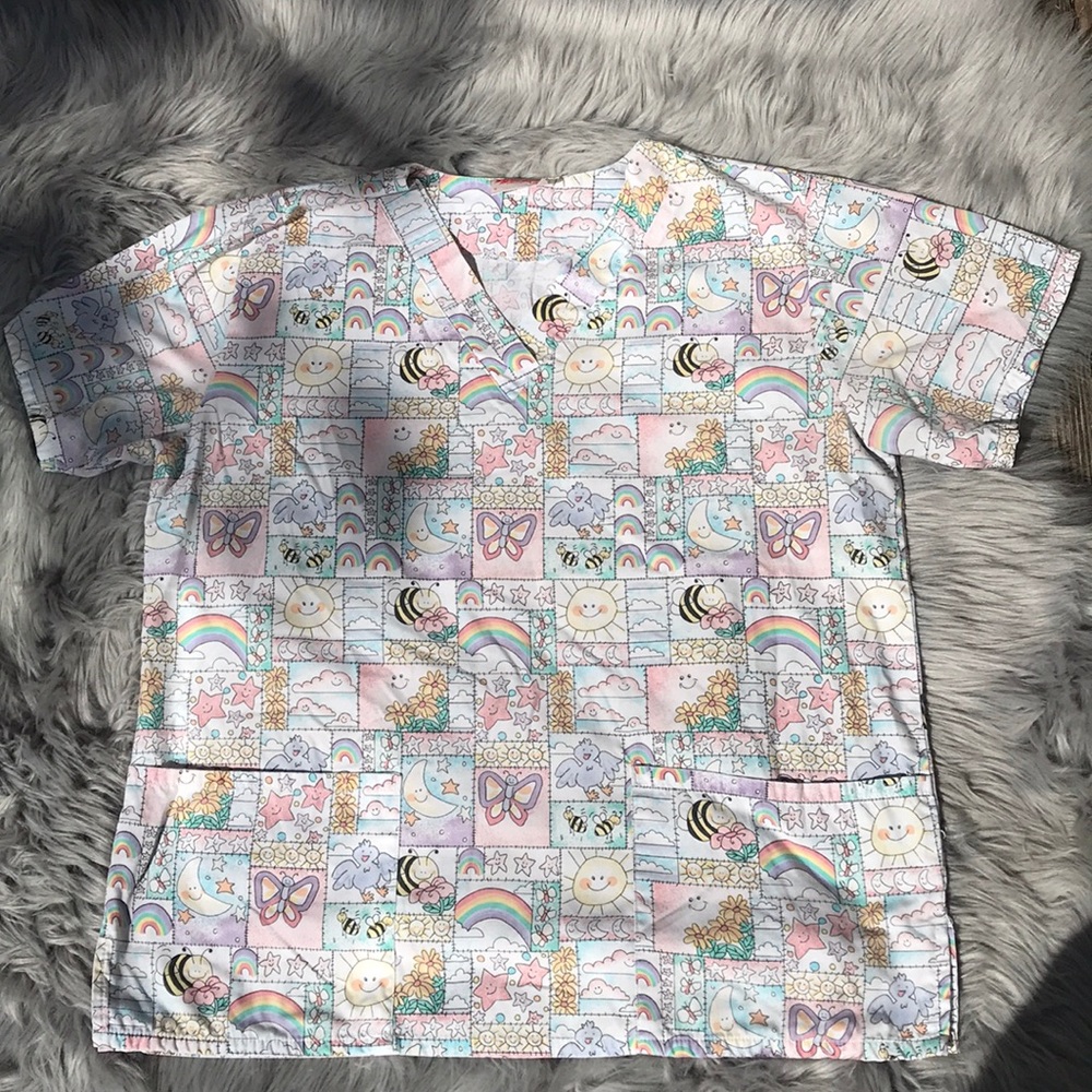 Medium- Fashion Scrubs- top- w 🐝 &  🌈 & ☀️